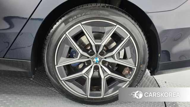 BMW 5 Series (G60) id 4767866 из Кореи 13
