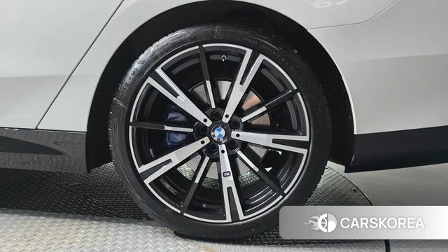 BMW 5 Series (G60) id 4394433 из Кореи 13