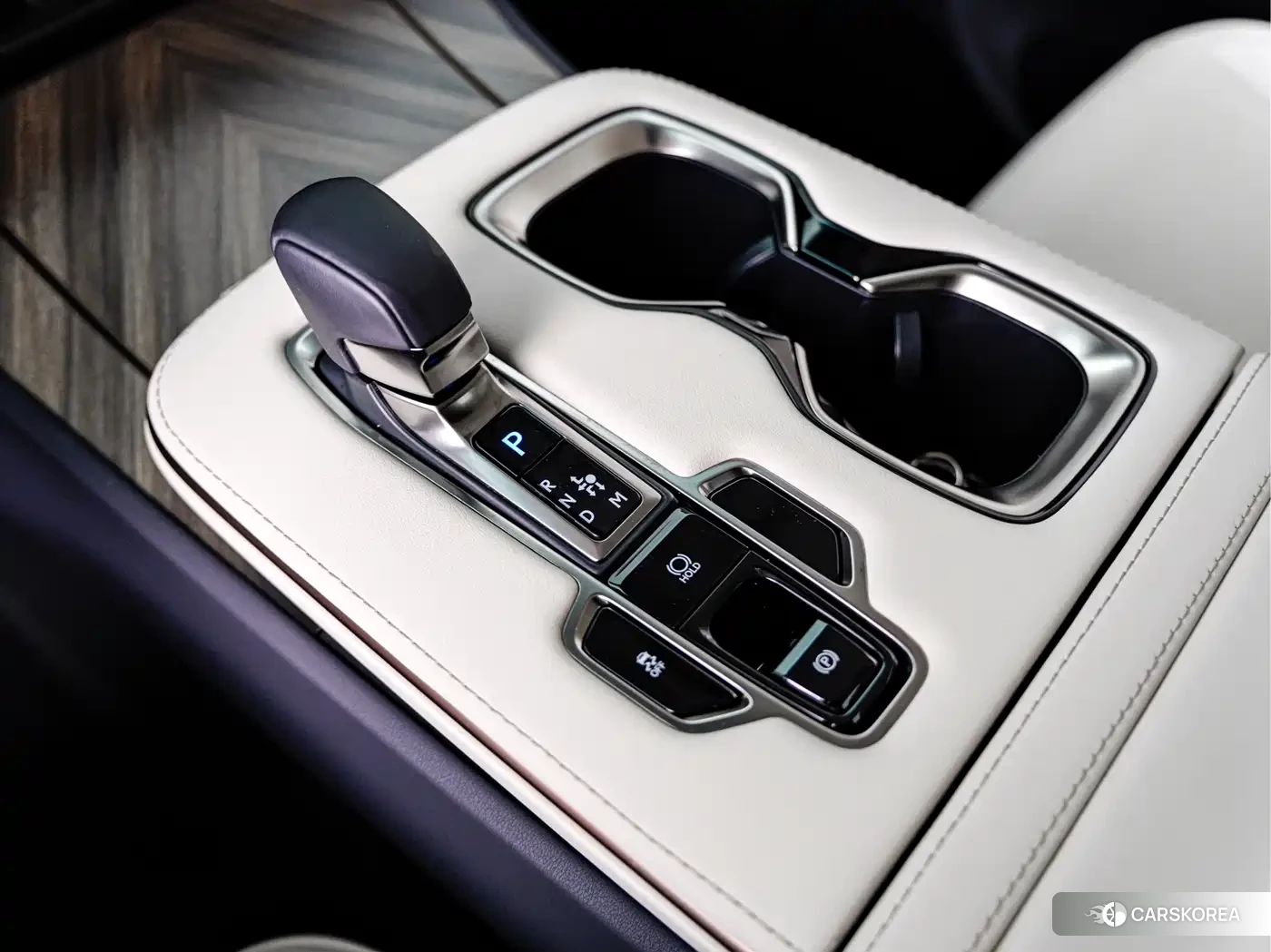 Lexus LM id 4546057 из Китая 13