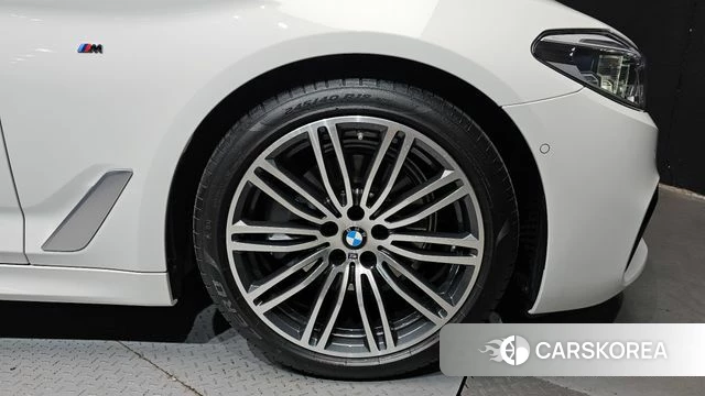 BMW 5 Series (G30) id 4519628 из Кореи 13
