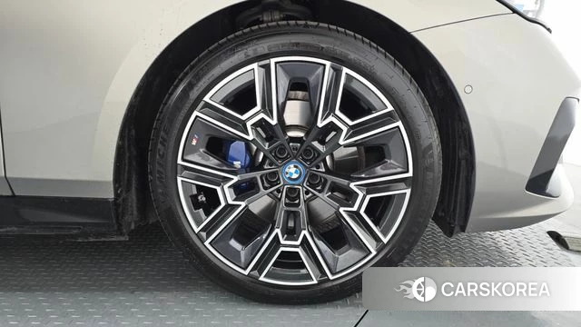 BMW 5 Series (G60) id 4584280 из Кореи 13