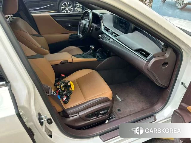 Lexus ES id 4353824 из Китая 13