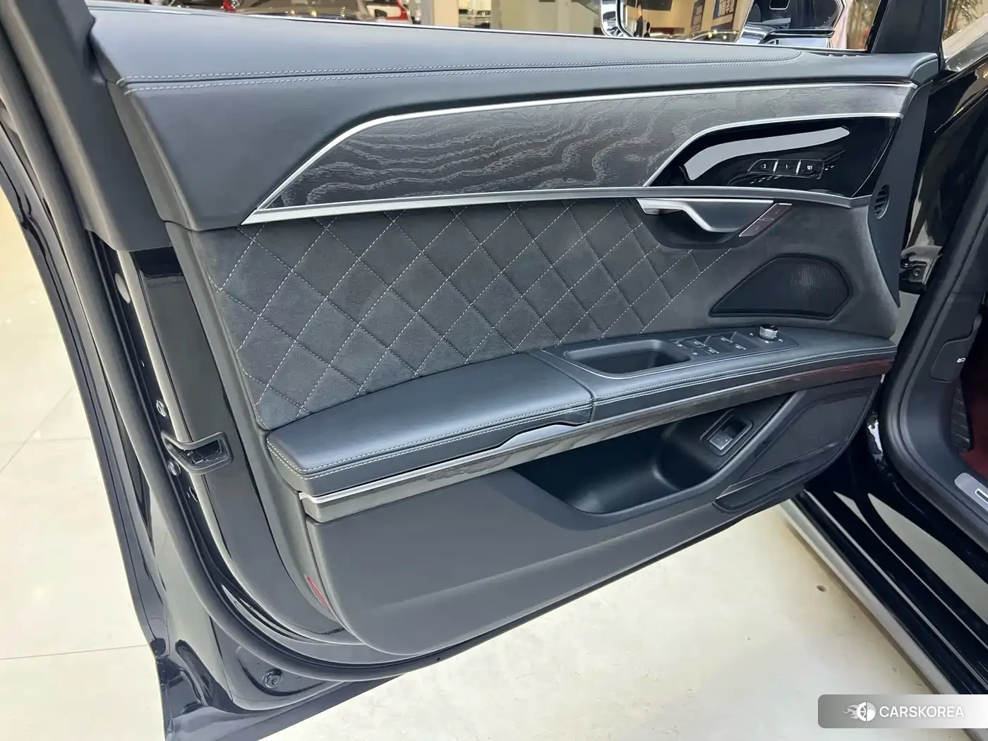 Audi A8 id 4559604 из Китая 13