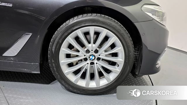 BMW 5 Series (G30) id 4294939 из Кореи 13