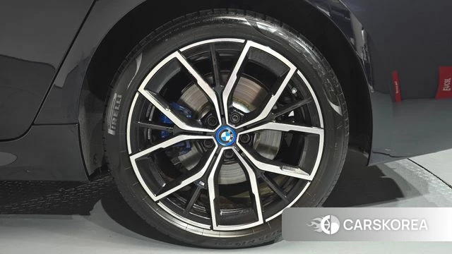 BMW 5 Series (G30) id 4665804 из Кореи 13