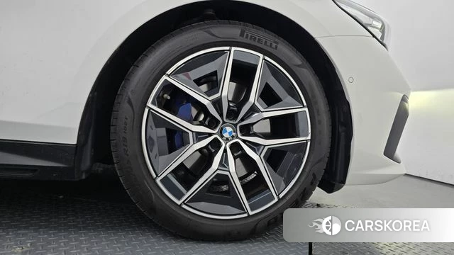 BMW 5 Series (G60) id 4591102 из Кореи 13