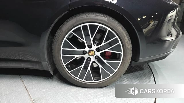 Porsche Taycan id 4573409 из Кореи 13