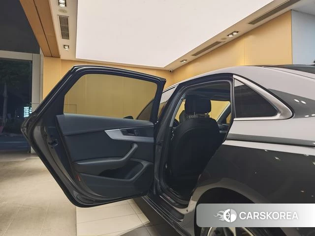 Audi A4L id 4365641 из Китая 13