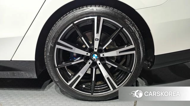 BMW 5 Series (G60) id 4468394 из Кореи 13