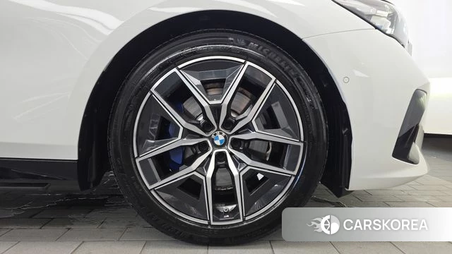 BMW 5 Series (G60) id 4645055 из Кореи 13