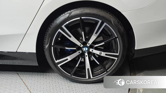 BMW 5 Series (G60) id 4640136 из Кореи 13