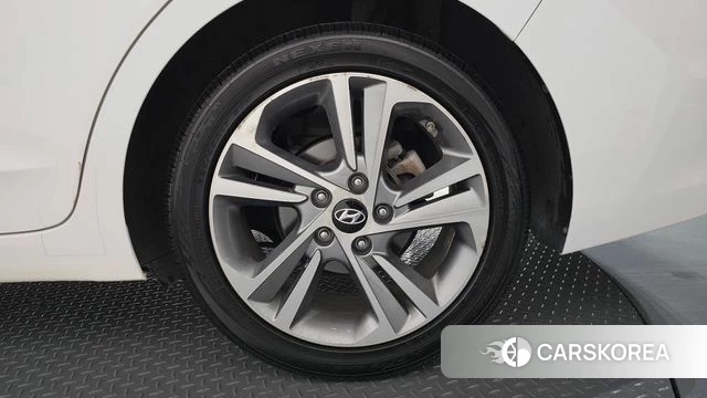 Hyundai Avante AD id 4197179 из Кореи 13