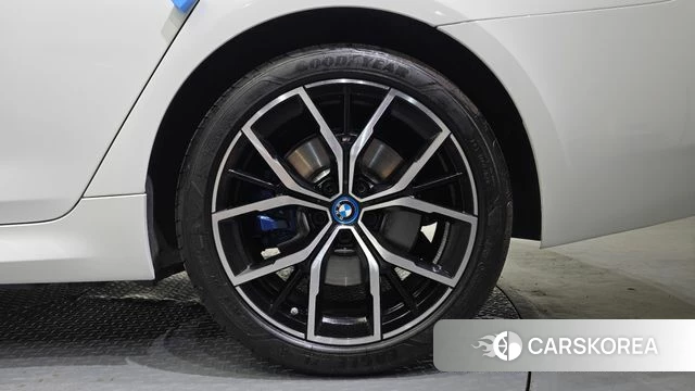BMW 5 Series (G30) id 4463378 из Кореи 13