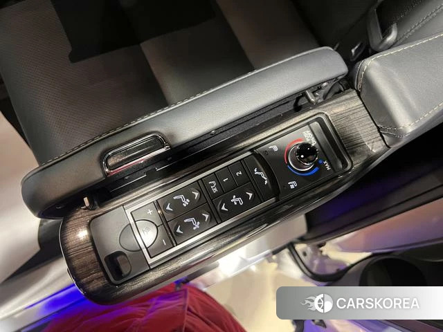 Lexus LM id 3908337 из Китая 13