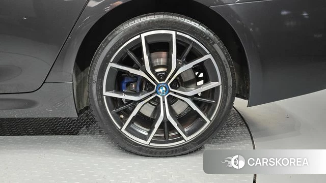 BMW 5 Series (G30) id 4835304 из Кореи 13