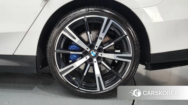 BMW 5 Series (G60) id 4880169 из Кореи 13