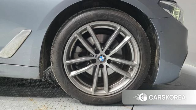 BMW 5 Series (G30) id 4363088 из Кореи 13