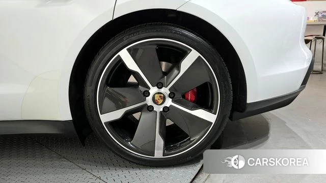 Porsche Taycan id 4344387 из Кореи 13