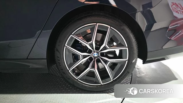 BMW 5 Series (G60) id 4623424 из Кореи 13
