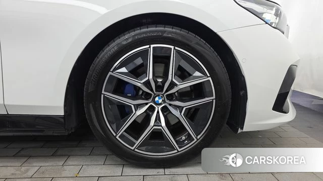 BMW 5 Series (G60) id 4584659 из Кореи 13