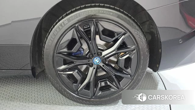 BMW iX id 4500470 из Кореи 13