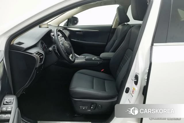 Lexus NX id 4210692 из Китая 13