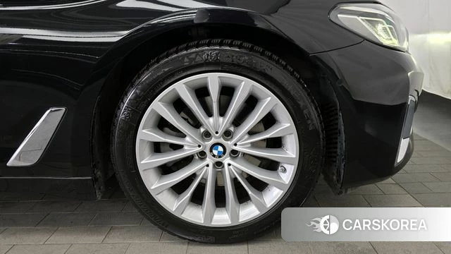 BMW 5 Series (G30) id 4282617 из Кореи 13