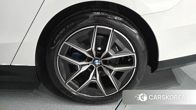 BMW 5 Series (G60) id 4279676 из Кореи 13