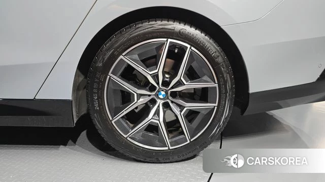 BMW 5 Series (G60) id 4904756 из Кореи 13