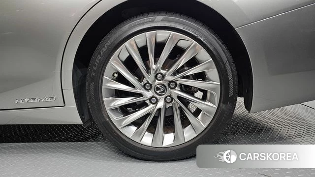 Lexus ES300h 7th generation id 4894390 из Кореи 13