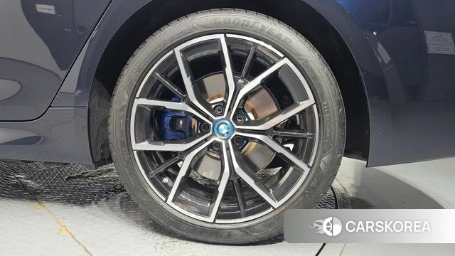 BMW 5 Series (G30) id 4682186 из Кореи 13