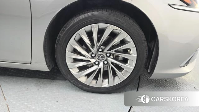 Lexus ES300h 7th generation id 4625347 из Кореи 13