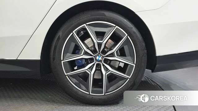 BMW 5 Series (G60) id 4462404 из Кореи 13
