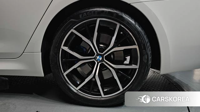 BMW 5 Series (G30) id 4618447 из Кореи 13
