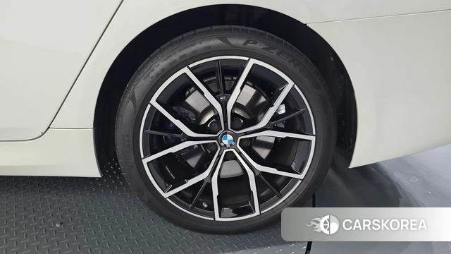 BMW 5 Series (G30) id 4872428 из Кореи 13