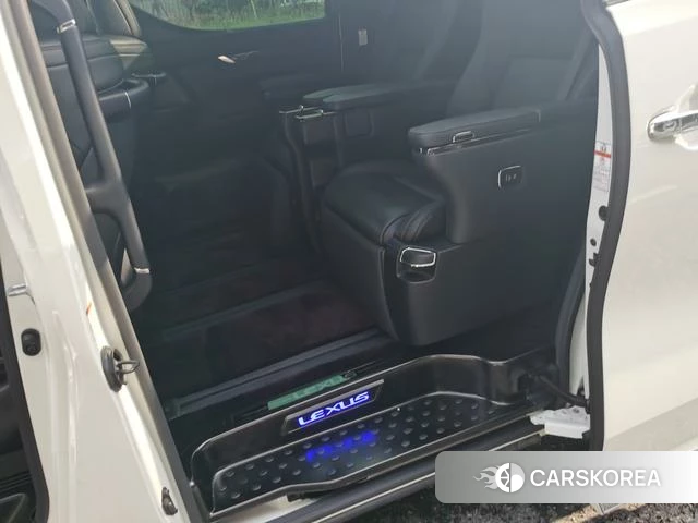 Lexus LM id 4290860 из Китая 13