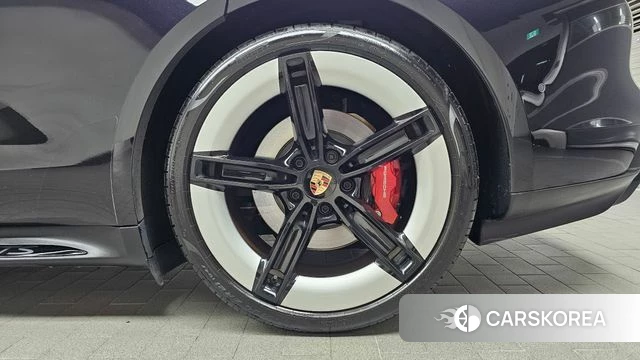 Porsche Taycan id 4879461 из Кореи 13