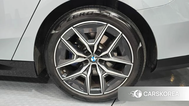 BMW 5 Series (G60) id 4523354 из Кореи 13
