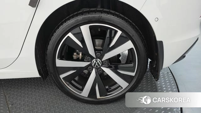 Volkswagen Golf 8th Generation id 4870496 из Кореи 13