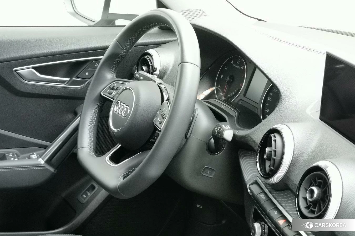 Audi Q2L id 4455105 из Китая 13