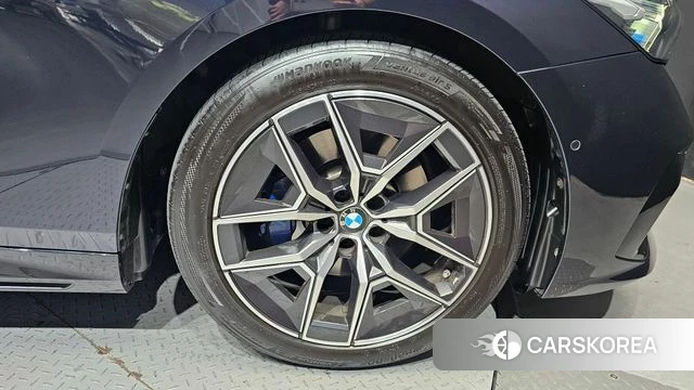 BMW 5 Series (G60) id 4578928 из Кореи 13