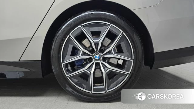 BMW 5 Series (G60) id 4548453 из Кореи 13