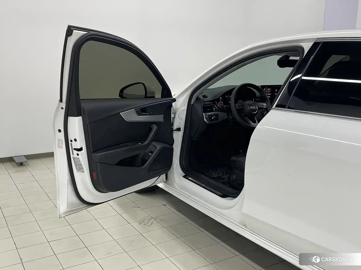 Audi A4L id 4545881 из Китая 13