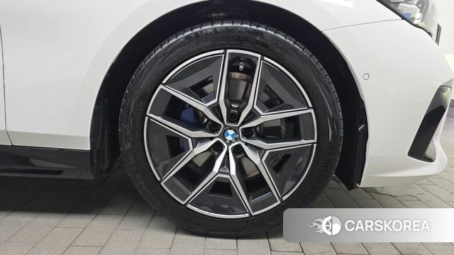 BMW 5 Series (G60) id 4644804 из Кореи 13