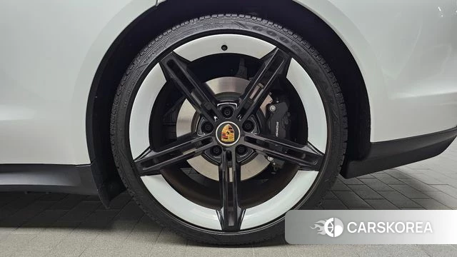 Porsche Taycan id 4880113 из Кореи 13