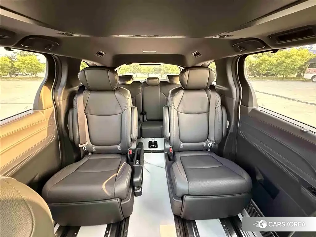 Toyota Sienna id 4653924 из Китая 13