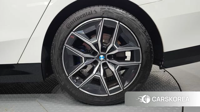 BMW 5 Series (G60) id 4870595 из Кореи 13
