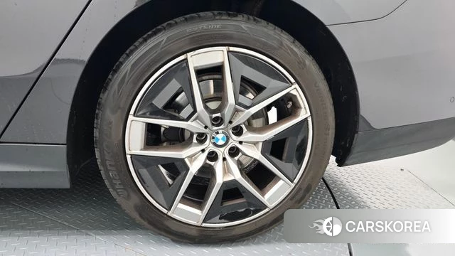 BMW 5 Series (G60) id 4462907 из Кореи 13