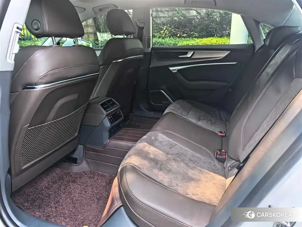 Audi A7L id 4570354 из Китая 13