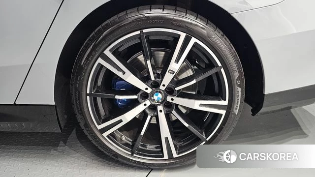 BMW 5 Series (G60) id 4480542 из Кореи 13
